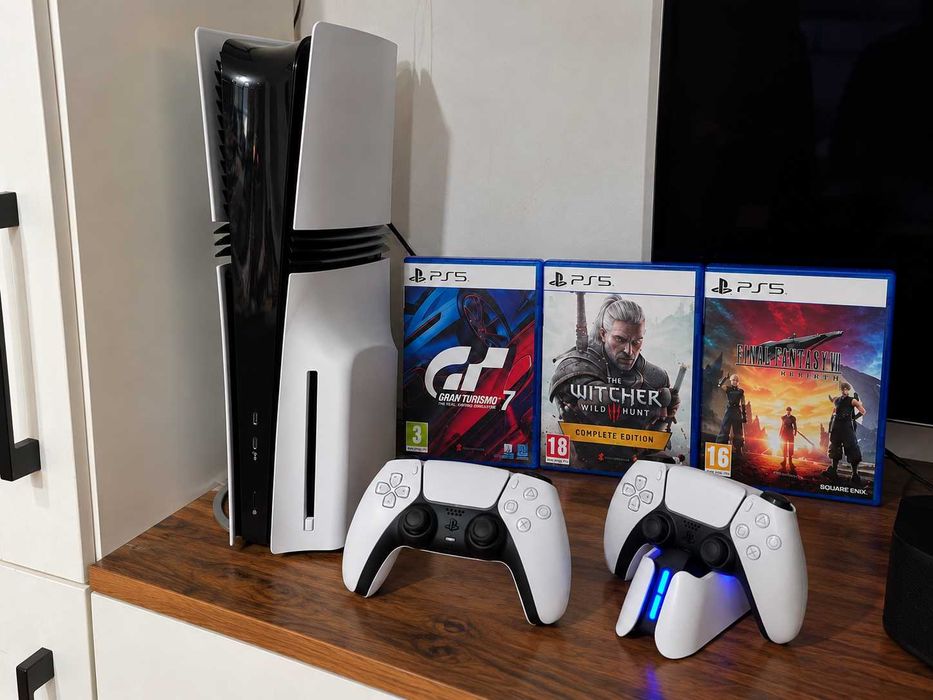 PS5 PRO 2TB + Napęd + 2 Pady + 3 Gry + Stacja + Gwarancja!