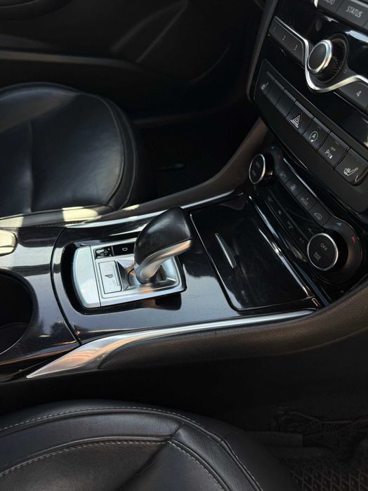 Продам Infiniti QX30