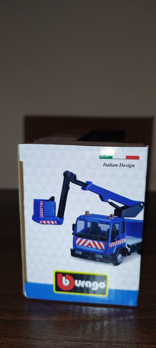 Bburago Municipal VEHICLES Truck W/MAN PLATFORM Burago.