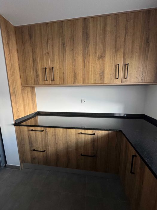 Cozinha completa + placa + mesa + lava-loiça e torneira