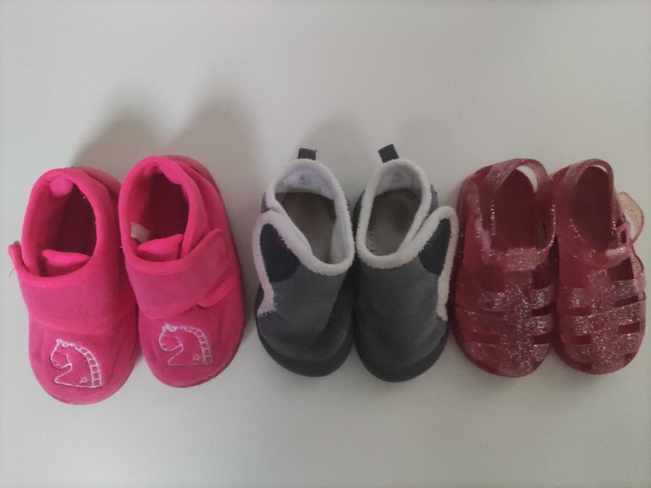 Pantufas 19 e 21 e sandália 22