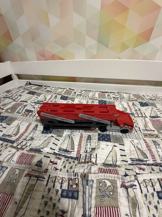 Hot Wheels вантажівка тягач для маленьких машинок