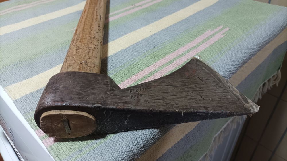 Hand Axe for Various Tasks444632905401640962