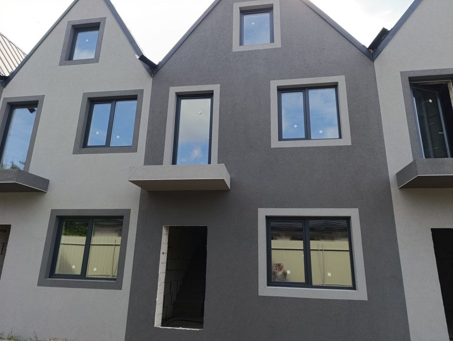 Краща  пропозиції!!Продаж 3-поверхового Таунхауса, с. Білогородка

Про