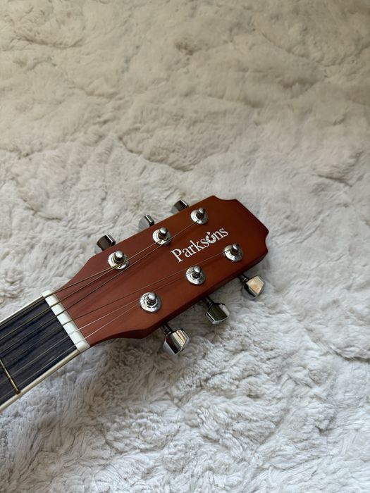 Akustyczna gitara Parksons