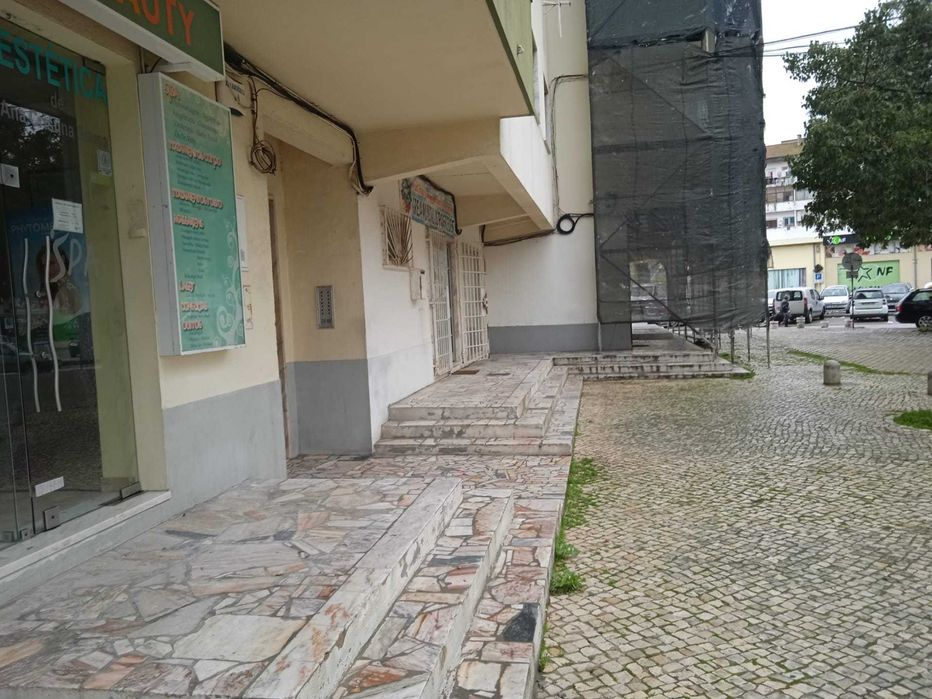 Arrendo Loja em Amora