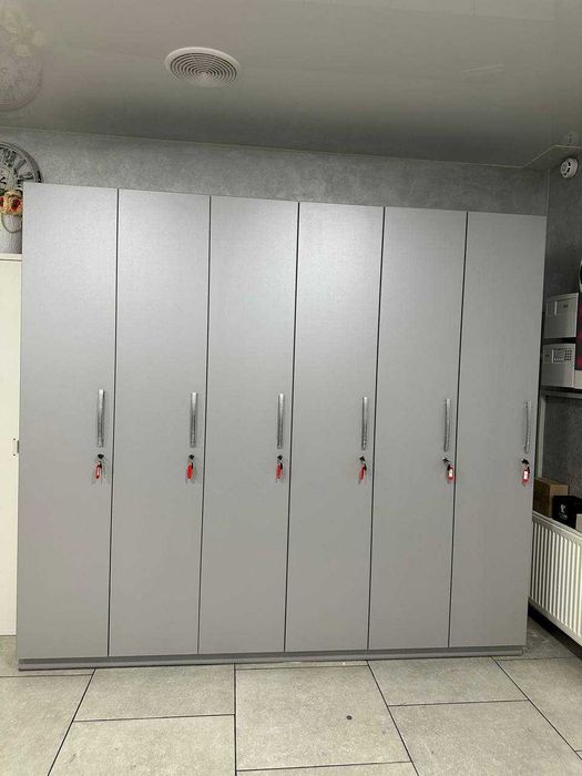 Шафа для одягу з замками 770х2090мм стан нової м. Шулявська