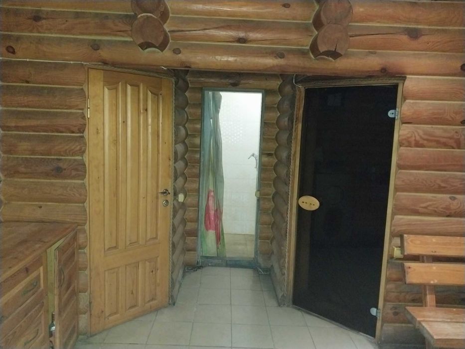 Дерев'яна баня зі зрубу розміром 5,6 м * 5,6 м