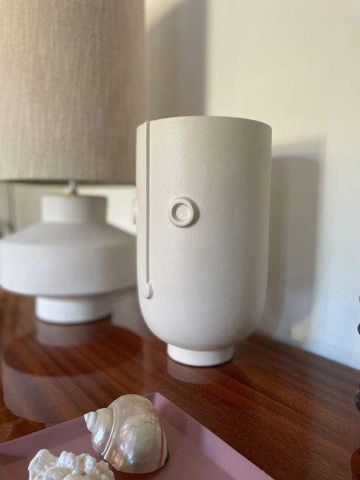 Jarra de cerâmica com cara