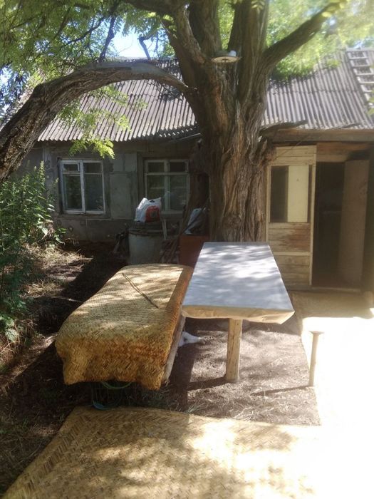 Пригород. Старый домик 50сот. У дороги.