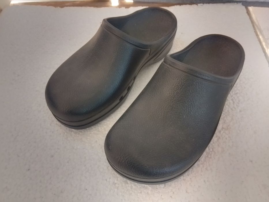 Робочі сабо, взуття