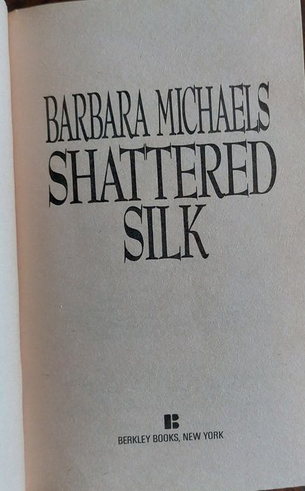 Barbara Michaels "Shattered silk"