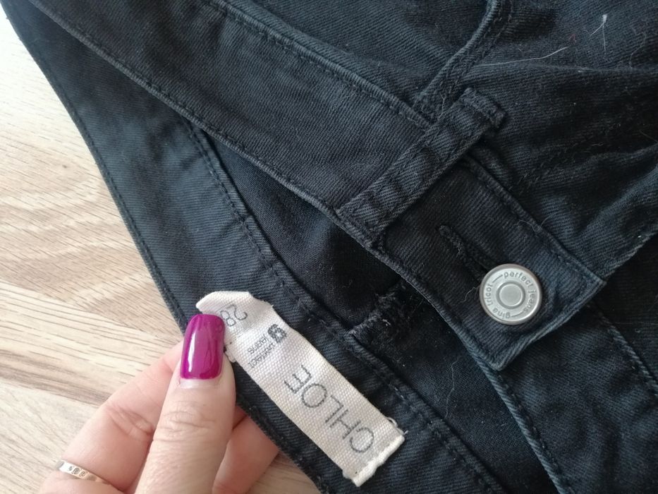 Czarne spodnie z dziurami Chloe 28