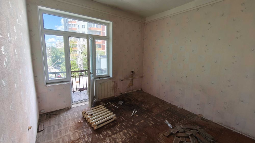 Продажа  3-комн. квартиры в 100 метрах от м. "Научная", 4-й этаж