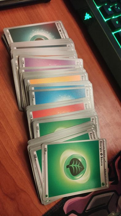 400÷ cartas originais de Pokémon