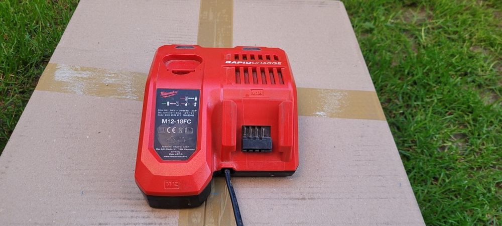 Szybka ładowarka Milwaukee M12-18FC Rapid Charge • Oryginał • Sprawna