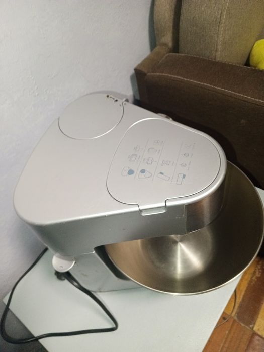 Продам кухонную машину kenwood