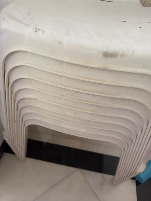 9 cadeiras plastico