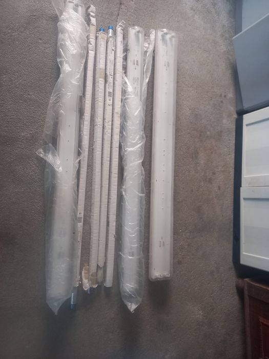 Armaduras e lâmpadas led