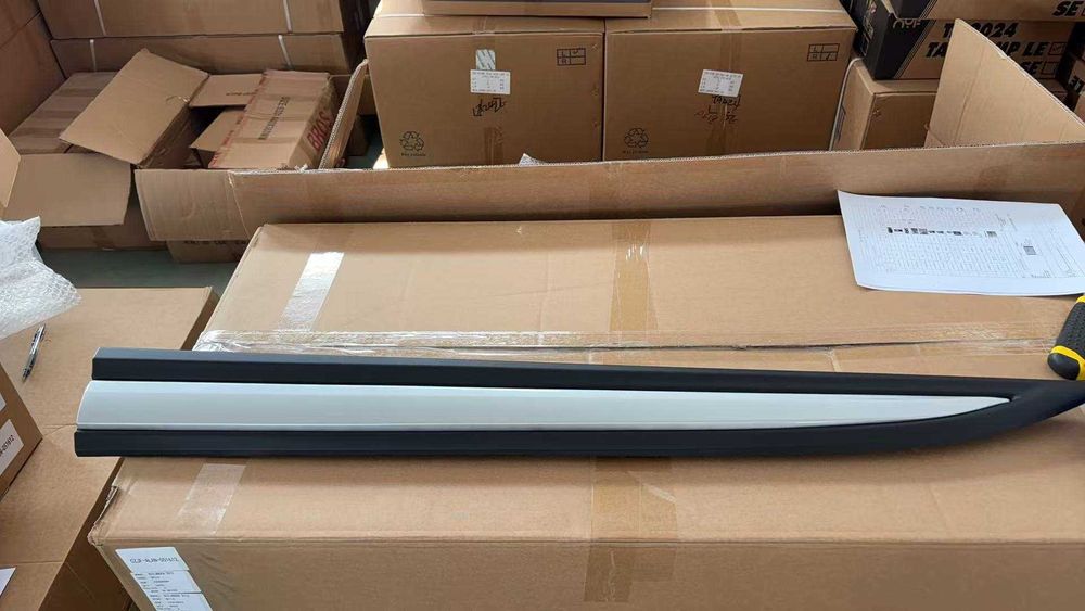 Молдінги, накладки на передні двері Л/ПMitsubishi Outlander3 2014-2022