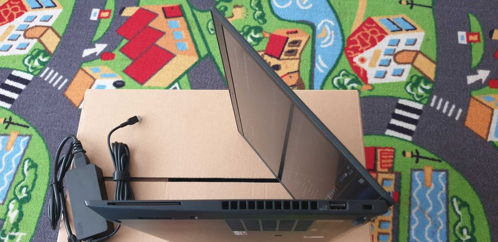 Biznesowy Metalowy Lenovo ThinkPad T490s intel Core 8th gen 16GB 512GB OFFICE 2021 bateria 89%, LTE