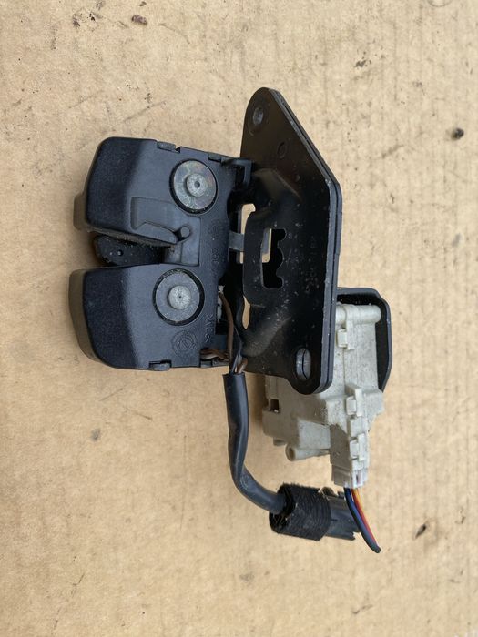 Alfa Romeo 147 HB zamek klapy bagaznika