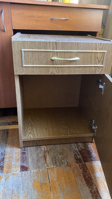 Приліжкова тумбочка з ящиком, гарний стан