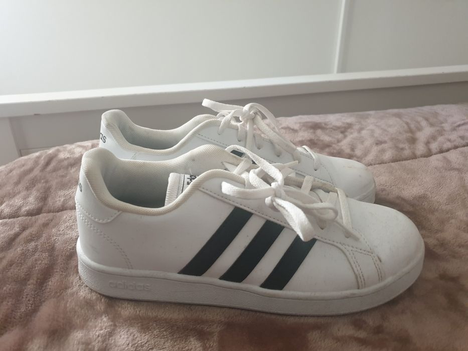 Sapatilhas Adidas brancas