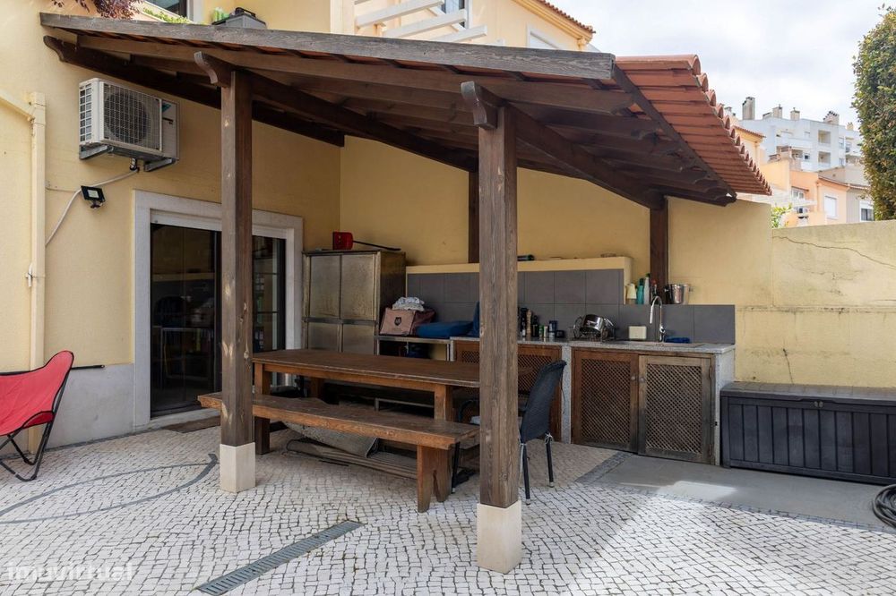 Moradia T3+2 Jardins Parede