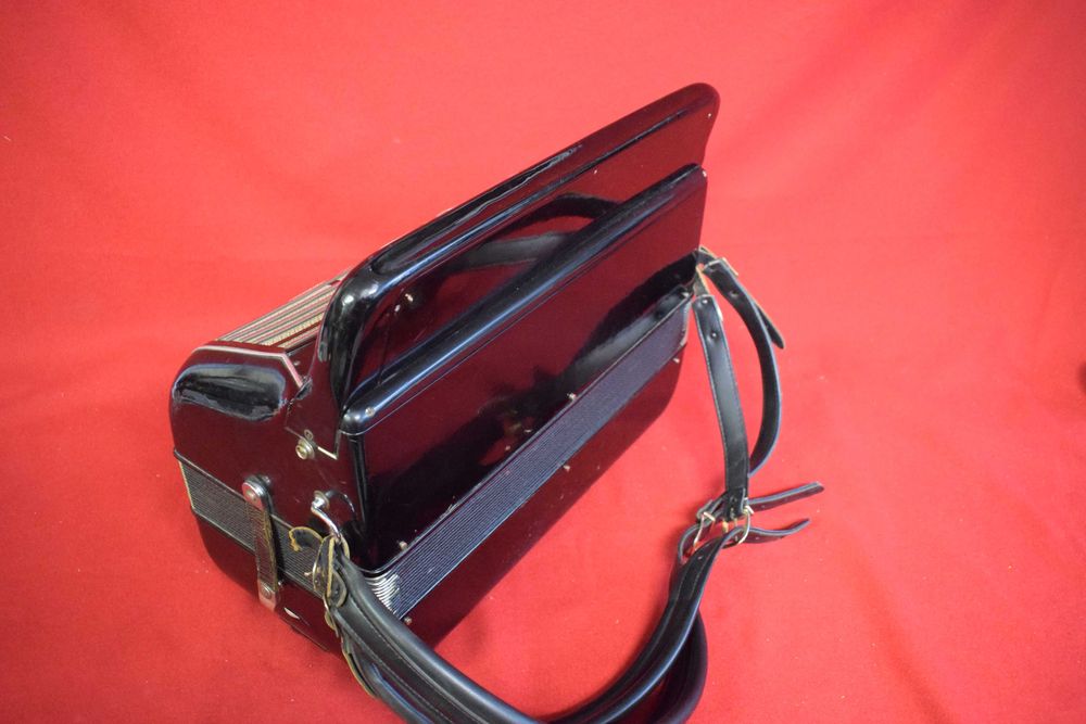 Acordeao Stradella Supersalas 4 Voz Com Cassoto. N 179