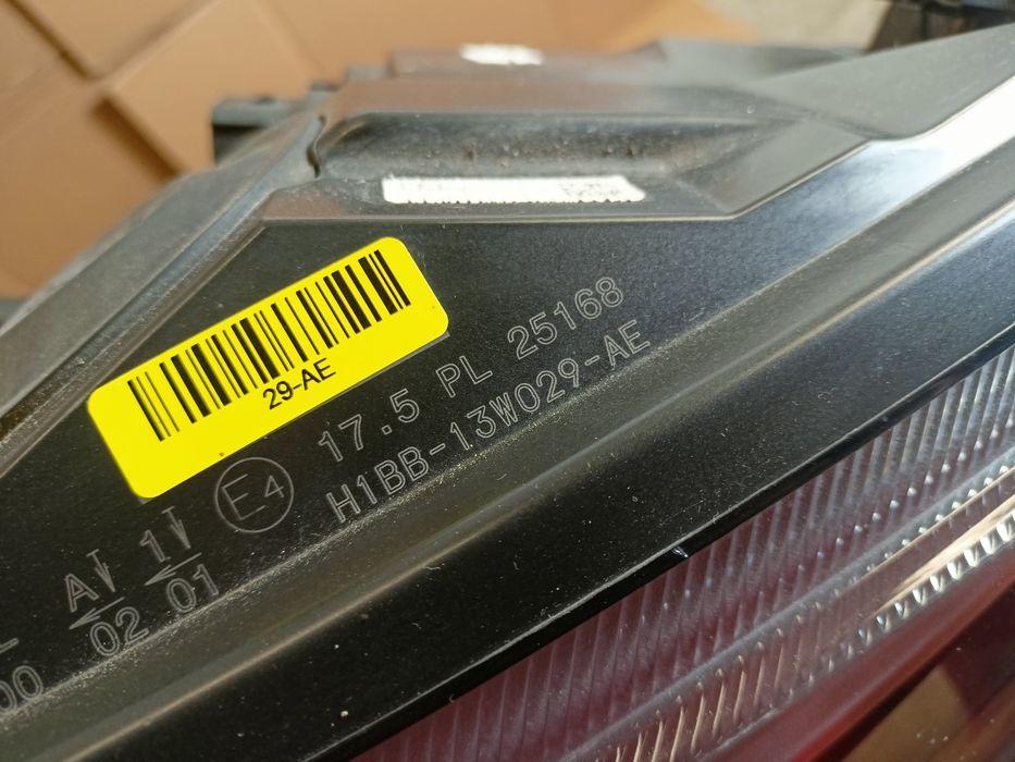 Ford Fiesta MK8 17- lampa prawy przód prawa przednia