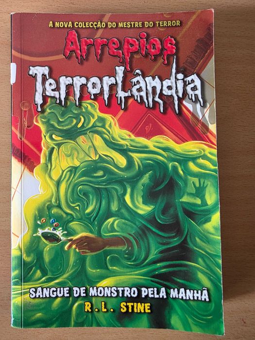 Livro infantojuvenil "Sangue de Monstro pela Manhã" de R. L. Stine