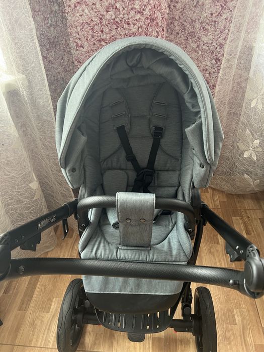 Продам коляску в стані нової