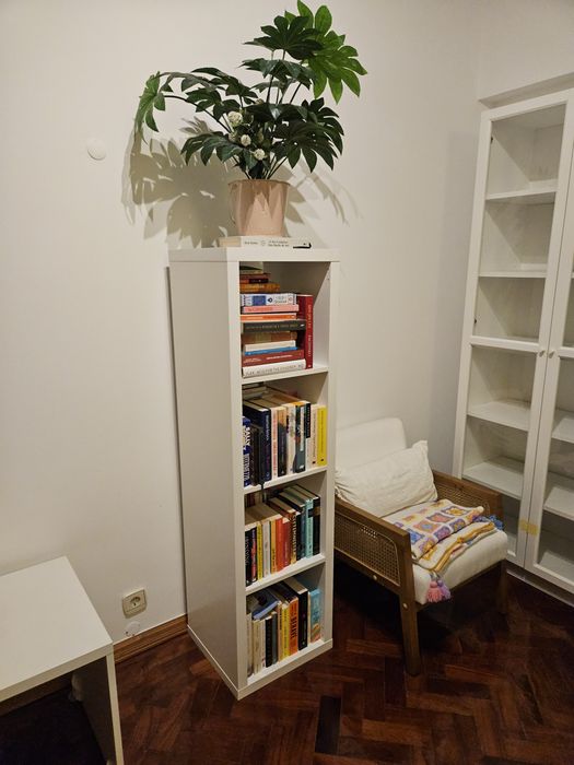 Estante branca quatro cubos Ikea  Kallax