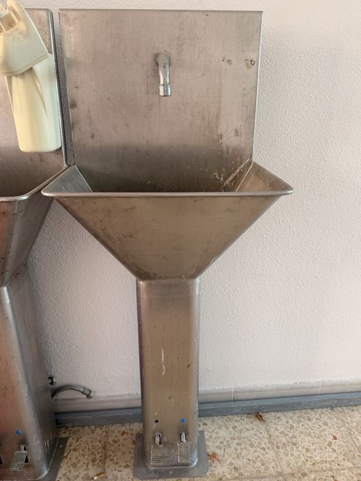 Lavatórios Industriais em Inox com Pedal (Lava-mãos Profissional)