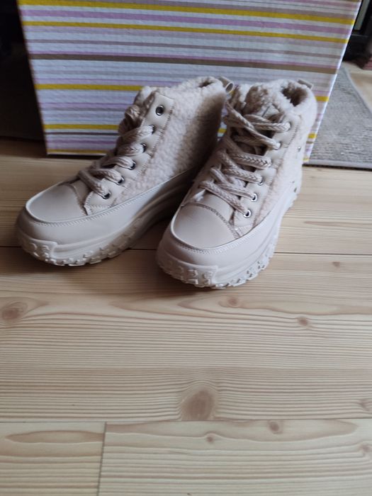 Зимові жіночі ботінки,хайтопи,нові