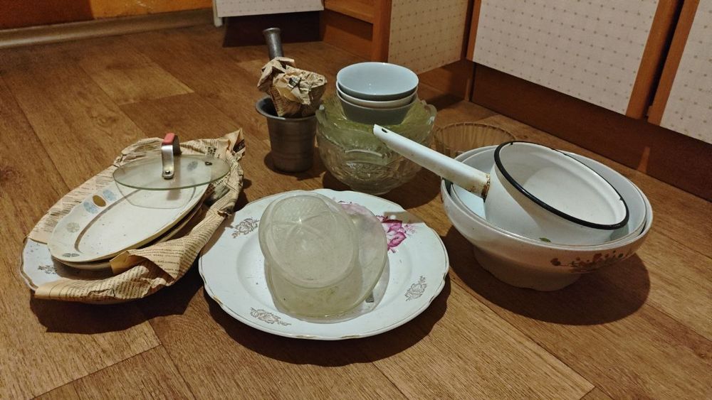 Віддамо посуд і ялинкові прикраси