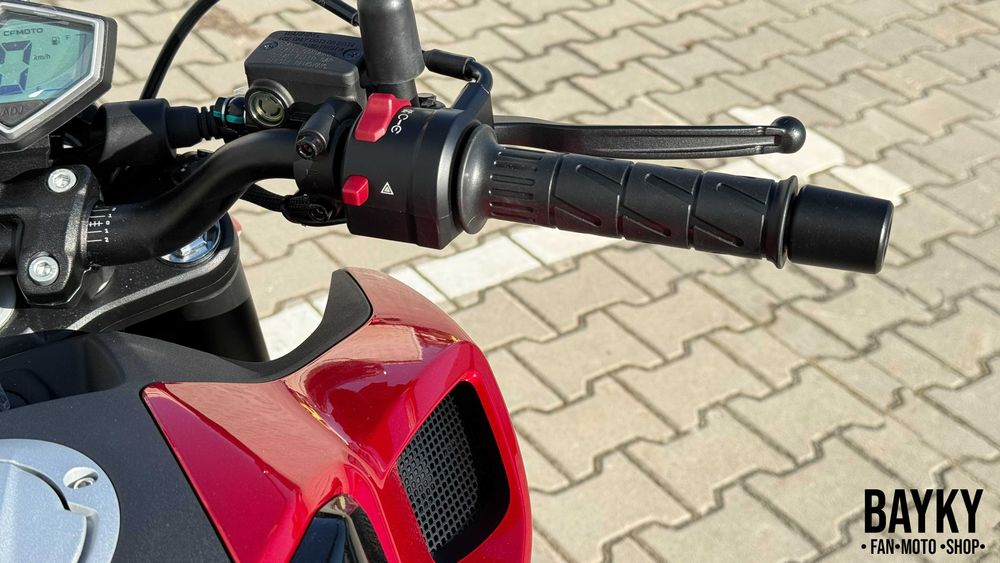 CFMOTO 250NK lite (version EFI, ABS)
