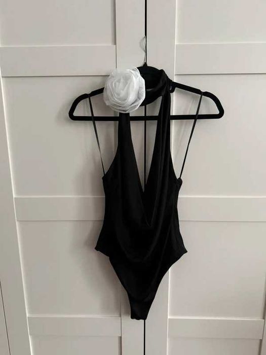 Czarne body halter kwiat zara