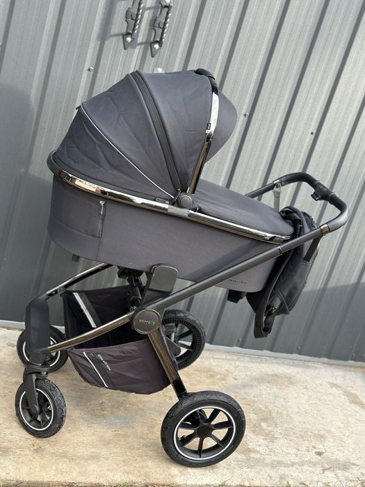 Продам дитячу коляску Carrello Ultimo