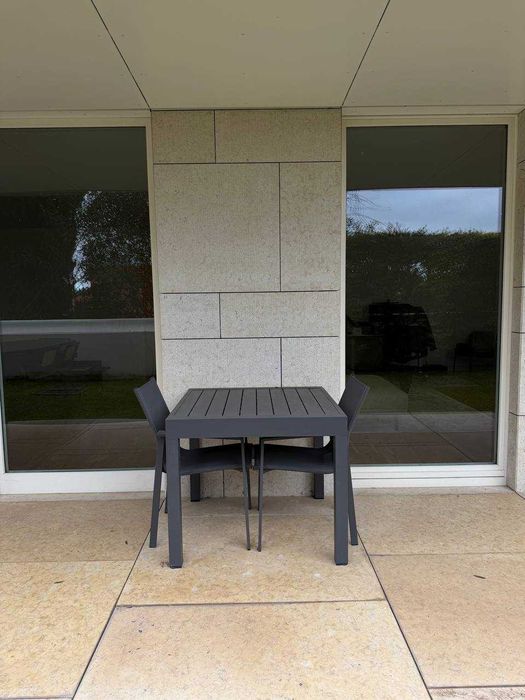 Mesa exterior aluminio SKLUM + 4 cadeiras textilene