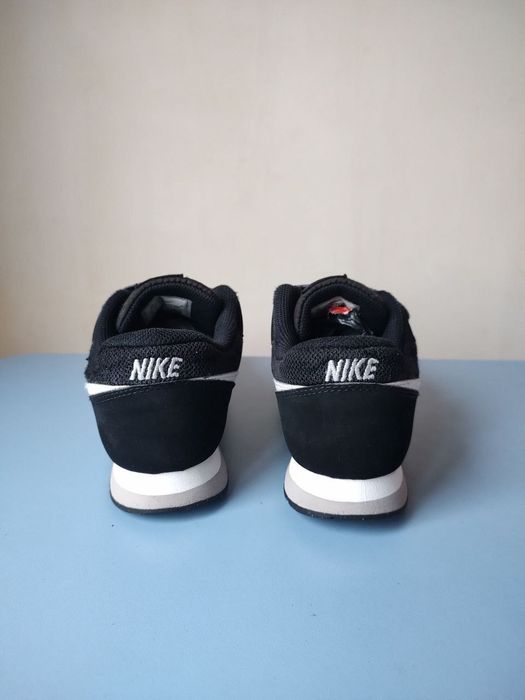 Кросовки Nike 35p мокасини хайтопи кросівки