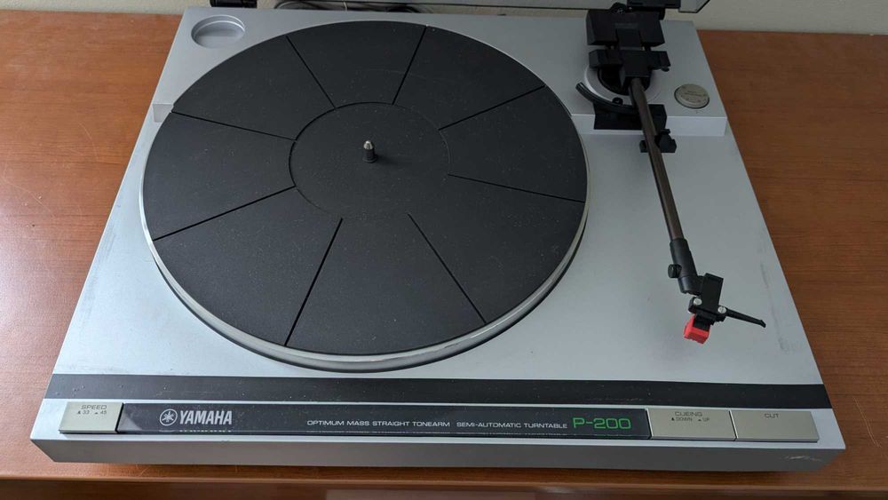 półautomatyczny gramofon Yamaha P-200