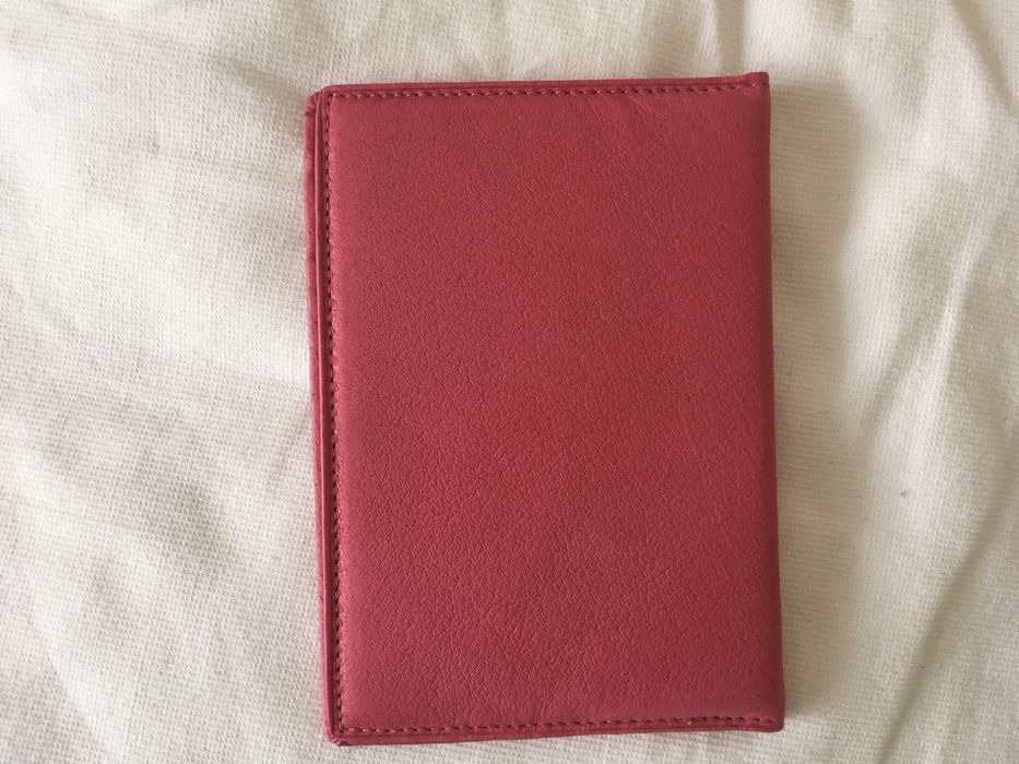 Nowe skórzane etui na paszport