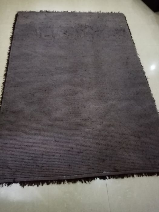 Carpete de sala cor castanho