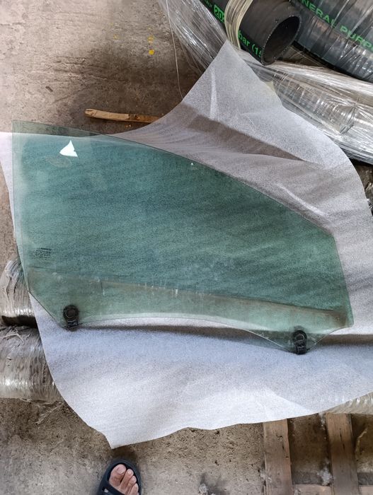 Продам стекло переднє праве, Рено Меган 4 універсал. Оригінал