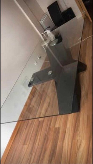 Mesa de Sala de Jantar com tampo de vidro