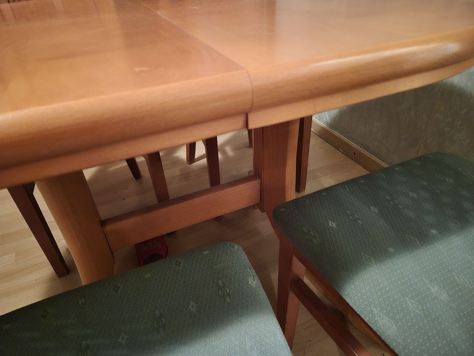 Stół drewniany + 4 krzesła, rozkładany