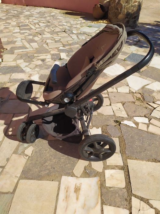 Carrinho de bebé Quinny com ovinho Cybex
