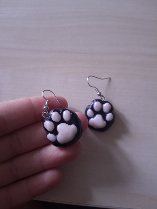 Ręcznie robione kolczyki kocie łapki czarne